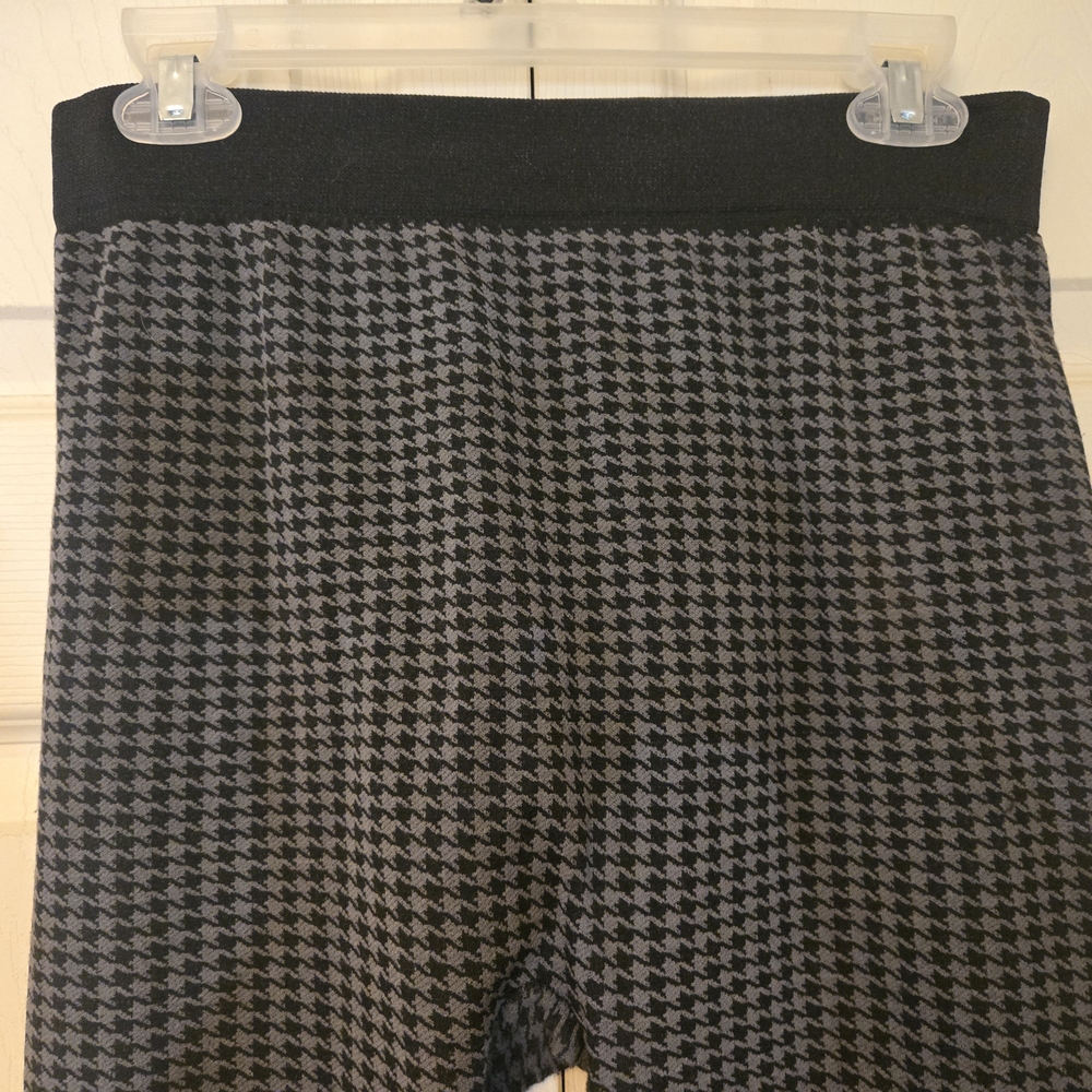 Classic Houndstooth Womens Comfort Leggings - Black and Gray - Picture 3 of 10